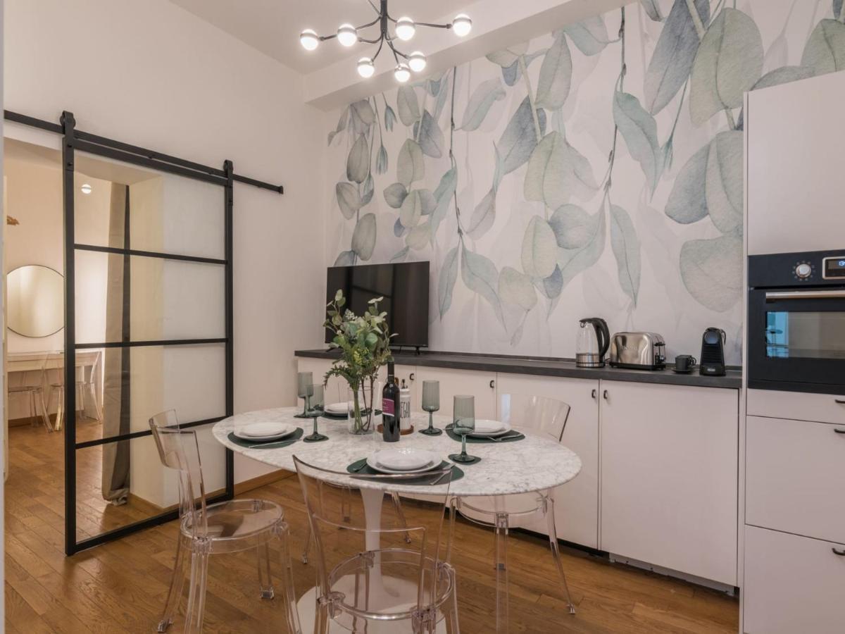 The Best Rent - Cozy Two-Bedroom Apartment In Via Dei Condotti Rom Exteriör bild