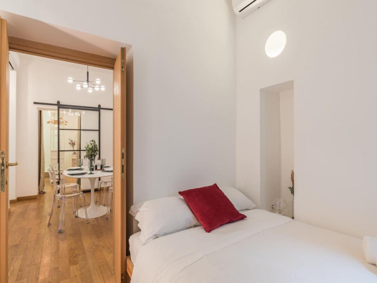 The Best Rent - Cozy Two-Bedroom Apartment In Via Dei Condotti Rom Exteriör bild